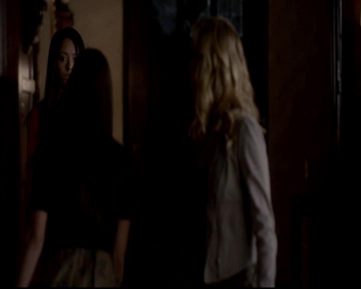 VampireDiariesWorld-dot-org_4x08WellAlwaysHaveBourbonStreet1448.jpg