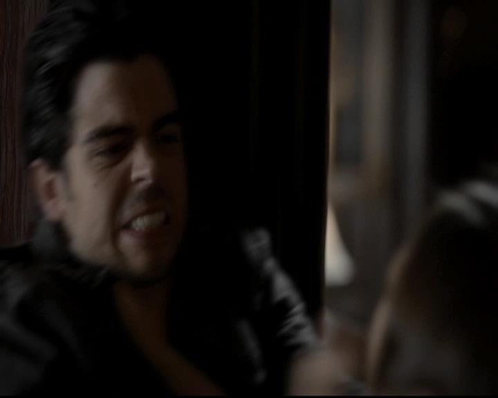 VampireDiariesWorld-dot-org_4x08WellAlwaysHaveBourbonStreet1460.jpg