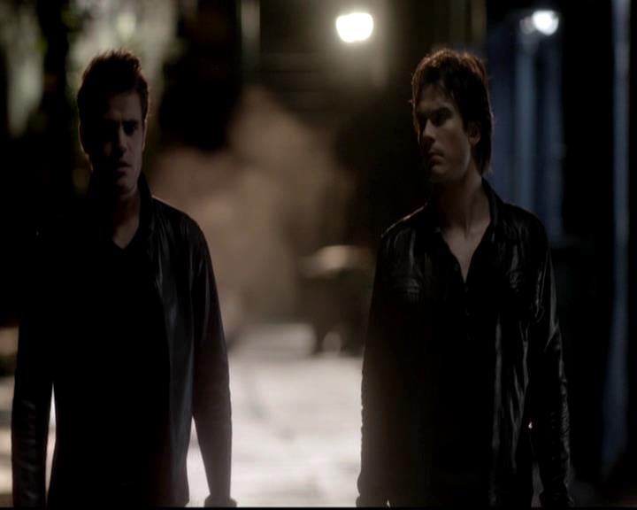 VampireDiariesWorld-dot-org_4x08WellAlwaysHaveBourbonStreet1486.jpg