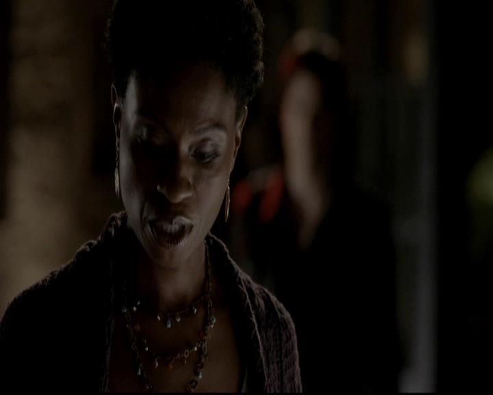 VampireDiariesWorld-dot-org_4x08WellAlwaysHaveBourbonStreet1562.jpg