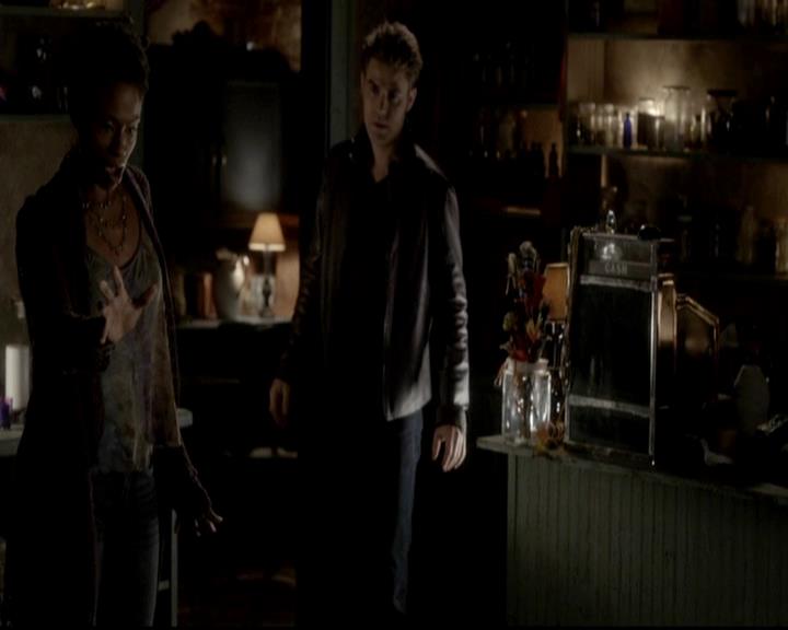 VampireDiariesWorld-dot-org_4x08WellAlwaysHaveBourbonStreet1586.jpg