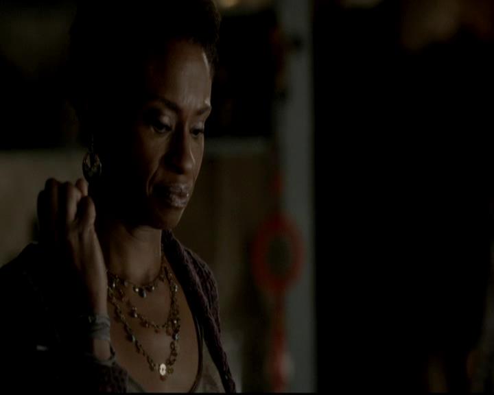 VampireDiariesWorld-dot-org_4x08WellAlwaysHaveBourbonStreet1590.jpg