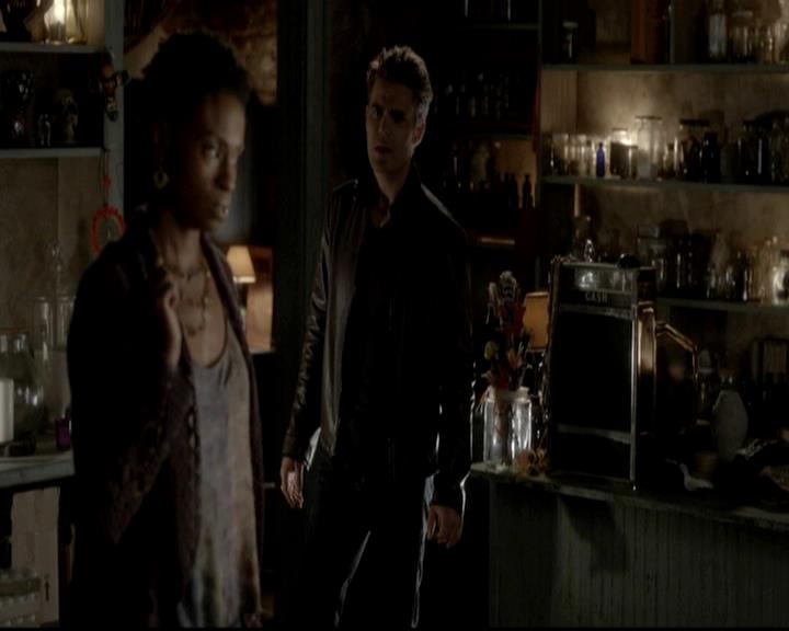 VampireDiariesWorld-dot-org_4x08WellAlwaysHaveBourbonStreet1592.jpg