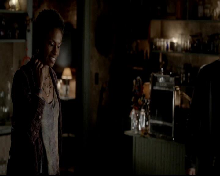 VampireDiariesWorld-dot-org_4x08WellAlwaysHaveBourbonStreet1597.jpg