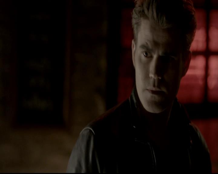 VampireDiariesWorld-dot-org_4x08WellAlwaysHaveBourbonStreet1600.jpg