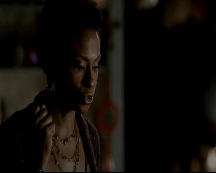 VampireDiariesWorld-dot-org_4x08WellAlwaysHaveBourbonStreet1601.jpg