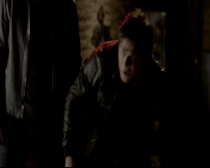 VampireDiariesWorld-dot-org_4x08WellAlwaysHaveBourbonStreet1604.jpg