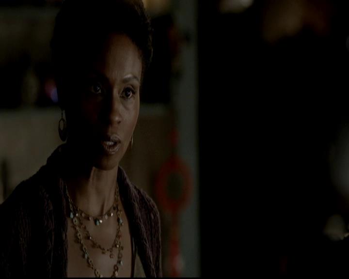 VampireDiariesWorld-dot-org_4x08WellAlwaysHaveBourbonStreet1608.jpg