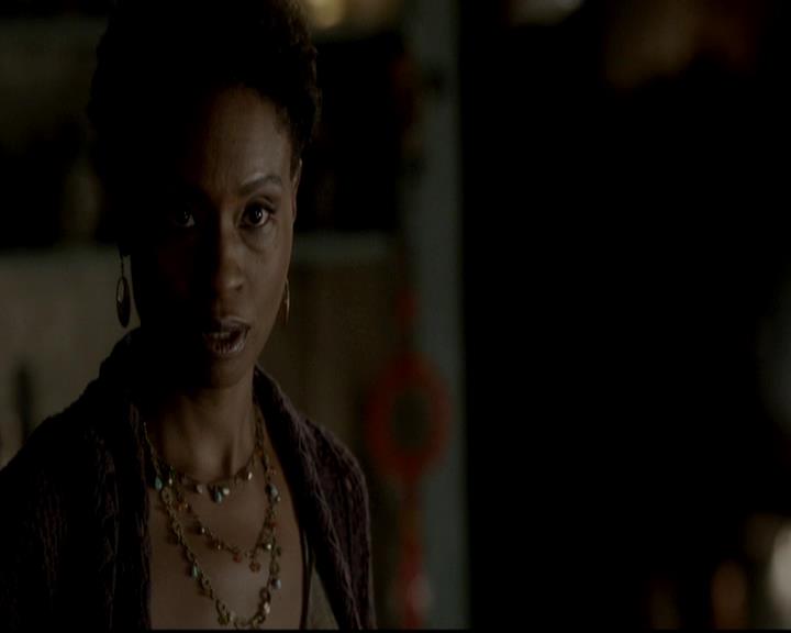 VampireDiariesWorld-dot-org_4x08WellAlwaysHaveBourbonStreet1619.jpg