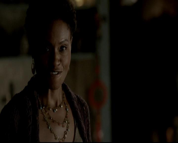 VampireDiariesWorld-dot-org_4x08WellAlwaysHaveBourbonStreet1621.jpg