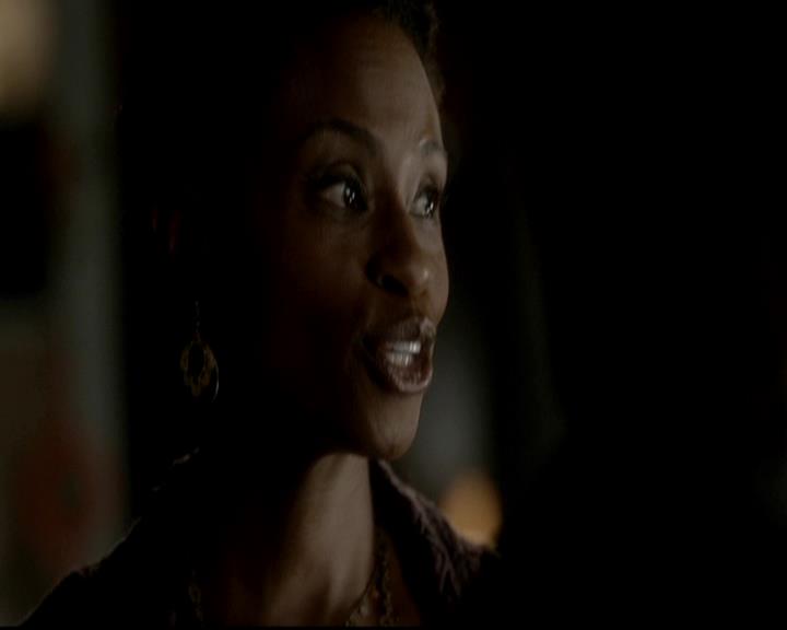 VampireDiariesWorld-dot-org_4x08WellAlwaysHaveBourbonStreet1640.jpg