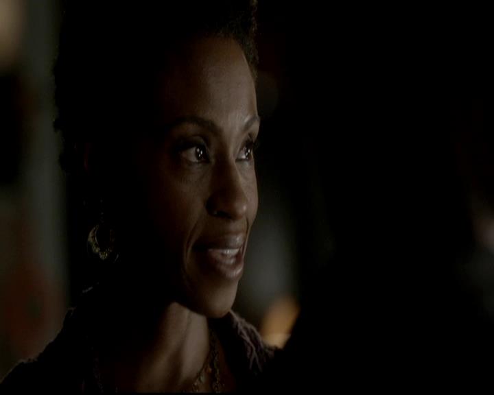 VampireDiariesWorld-dot-org_4x08WellAlwaysHaveBourbonStreet1641.jpg