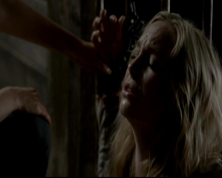 VampireDiariesWorld-dot-org_4x08WellAlwaysHaveBourbonStreet1648.jpg