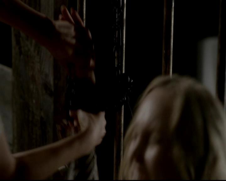 VampireDiariesWorld-dot-org_4x08WellAlwaysHaveBourbonStreet1651.jpg