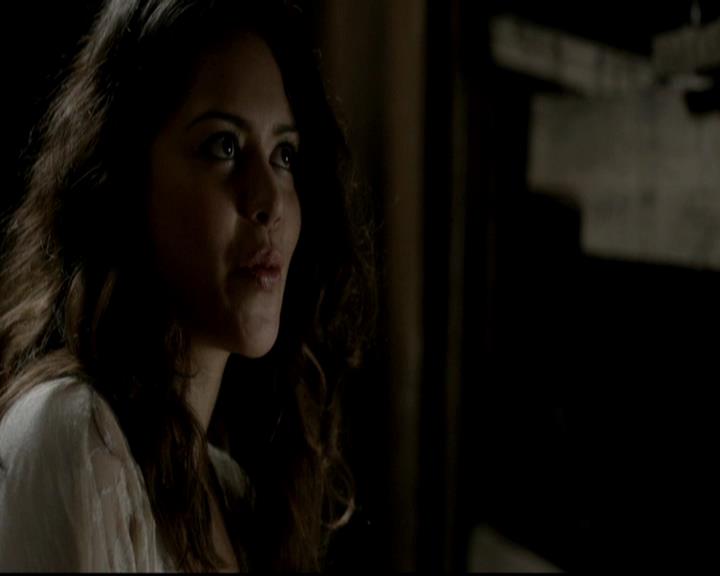 VampireDiariesWorld-dot-org_4x08WellAlwaysHaveBourbonStreet1677.jpg