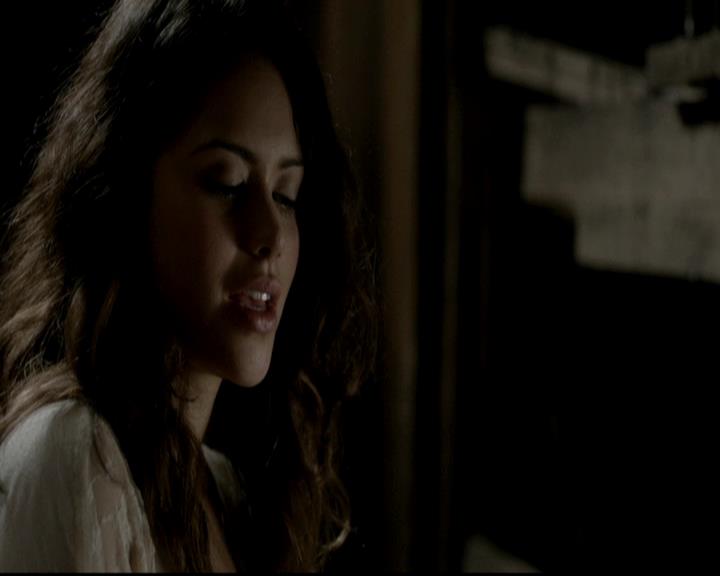 VampireDiariesWorld-dot-org_4x08WellAlwaysHaveBourbonStreet1678.jpg