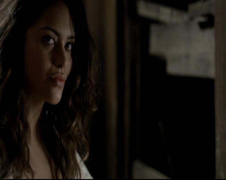 VampireDiariesWorld-dot-org_4x08WellAlwaysHaveBourbonStreet1682.jpg