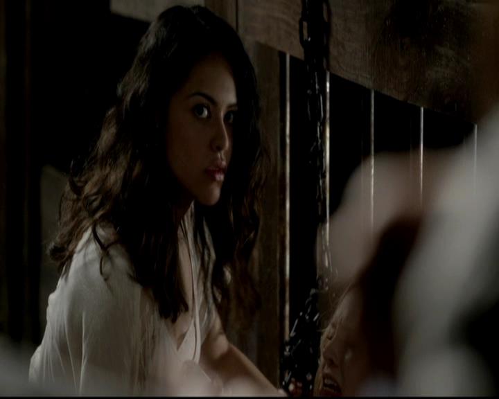 VampireDiariesWorld-dot-org_4x08WellAlwaysHaveBourbonStreet1684.jpg