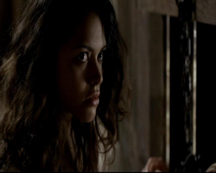 VampireDiariesWorld-dot-org_4x08WellAlwaysHaveBourbonStreet1686.jpg