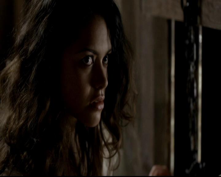 VampireDiariesWorld-dot-org_4x08WellAlwaysHaveBourbonStreet1687.jpg