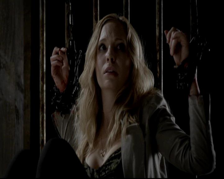 VampireDiariesWorld-dot-org_4x08WellAlwaysHaveBourbonStreet1700.jpg