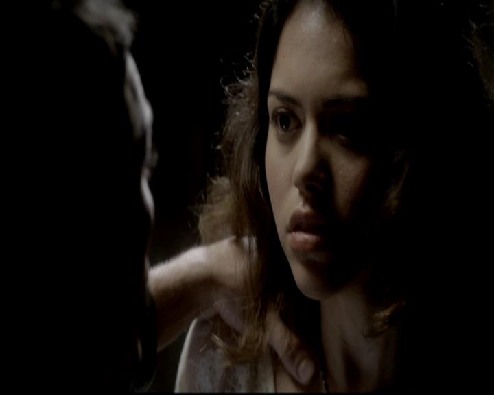 VampireDiariesWorld-dot-org_4x08WellAlwaysHaveBourbonStreet1705.jpg