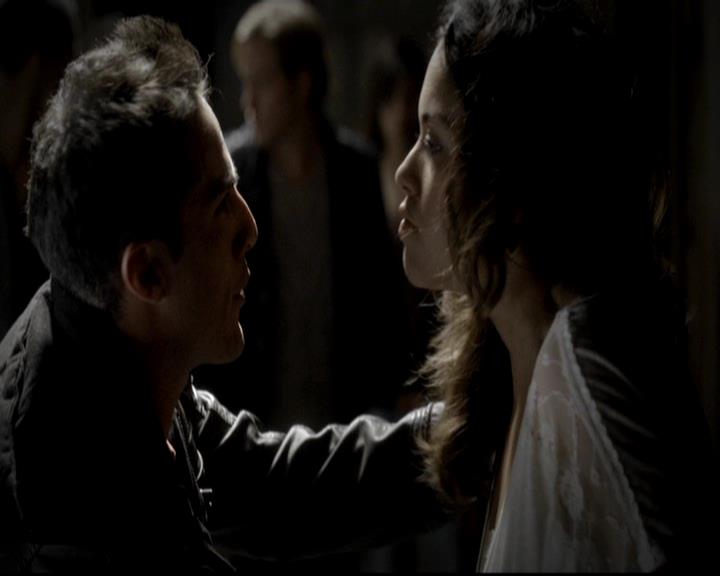 VampireDiariesWorld-dot-org_4x08WellAlwaysHaveBourbonStreet1708.jpg