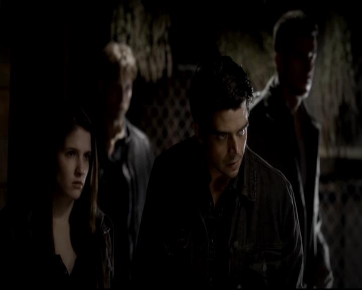 VampireDiariesWorld-dot-org_4x08WellAlwaysHaveBourbonStreet1714.jpg