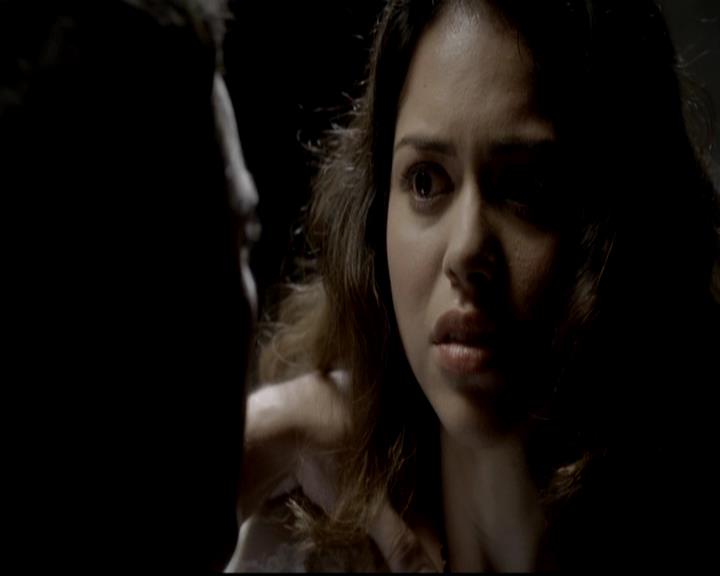 VampireDiariesWorld-dot-org_4x08WellAlwaysHaveBourbonStreet1722.jpg