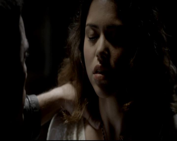 VampireDiariesWorld-dot-org_4x08WellAlwaysHaveBourbonStreet1734.jpg