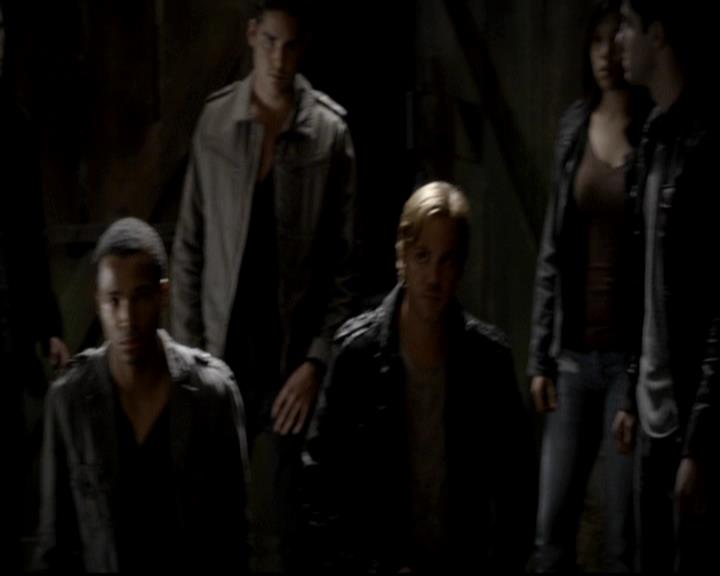 VampireDiariesWorld-dot-org_4x08WellAlwaysHaveBourbonStreet1751.jpg