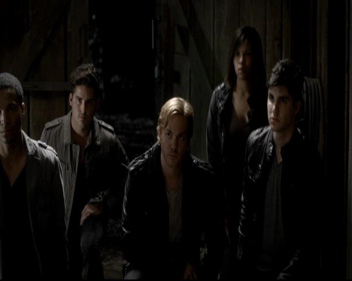 VampireDiariesWorld-dot-org_4x08WellAlwaysHaveBourbonStreet1753.jpg