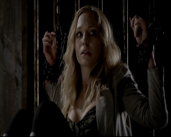 VampireDiariesWorld-dot-org_4x08WellAlwaysHaveBourbonStreet1754.jpg