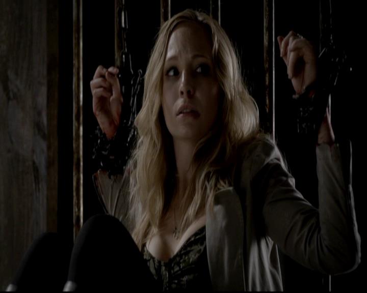 VampireDiariesWorld-dot-org_4x08WellAlwaysHaveBourbonStreet1755.jpg