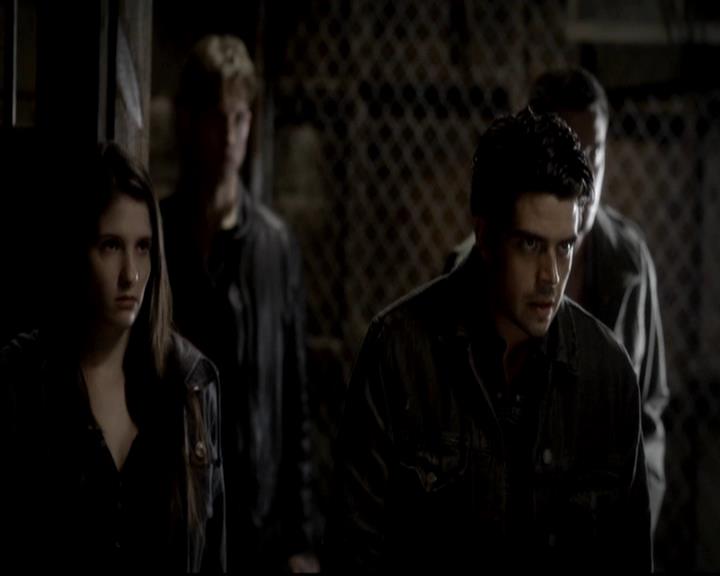 VampireDiariesWorld-dot-org_4x08WellAlwaysHaveBourbonStreet1762.jpg