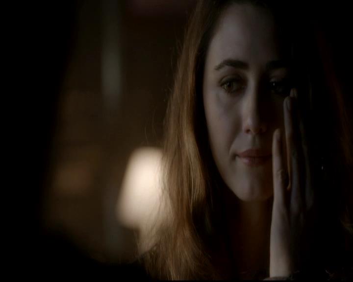 VampireDiariesWorld-dot-org_4x08WellAlwaysHaveBourbonStreet1788.jpg