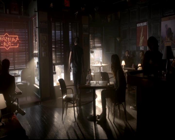 VampireDiariesWorld-dot-org_4x08WellAlwaysHaveBourbonStreet1814.jpg