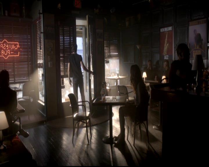 VampireDiariesWorld-dot-org_4x08WellAlwaysHaveBourbonStreet1816.jpg