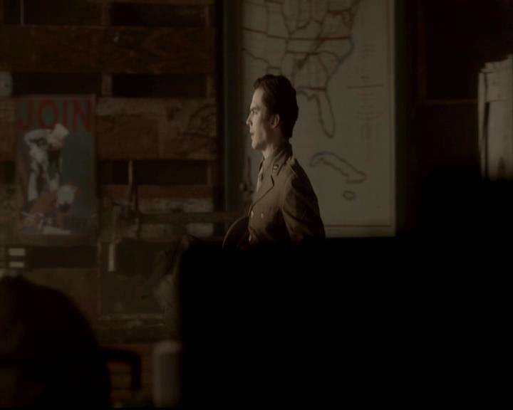 VampireDiariesWorld-dot-org_4x08WellAlwaysHaveBourbonStreet1867.jpg