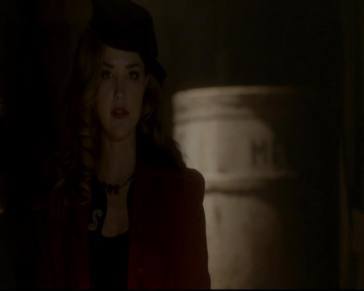 VampireDiariesWorld-dot-org_4x08WellAlwaysHaveBourbonStreet1877.jpg