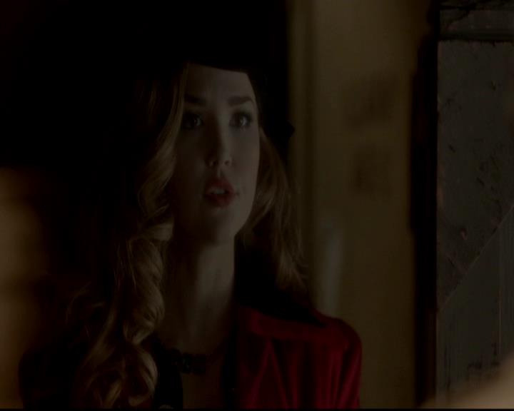 VampireDiariesWorld-dot-org_4x08WellAlwaysHaveBourbonStreet1904.jpg