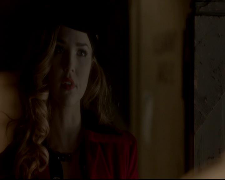 VampireDiariesWorld-dot-org_4x08WellAlwaysHaveBourbonStreet1906.jpg