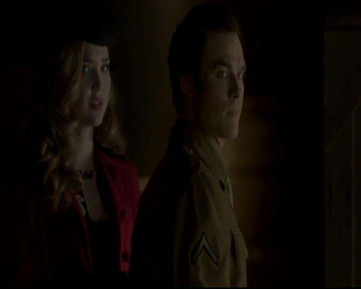 VampireDiariesWorld-dot-org_4x08WellAlwaysHaveBourbonStreet1933.jpg