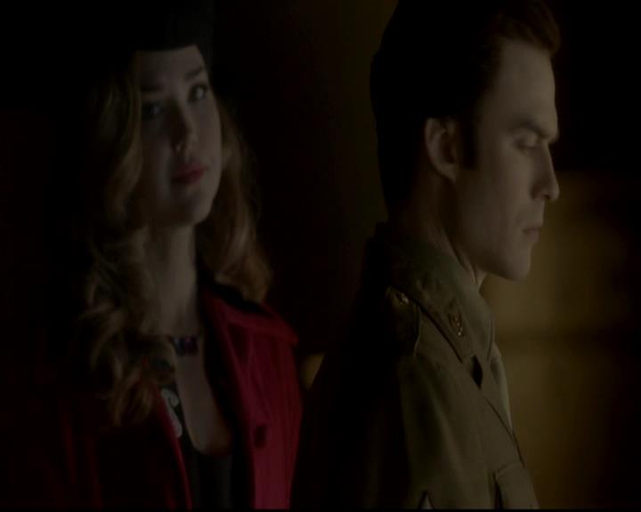 VampireDiariesWorld-dot-org_4x08WellAlwaysHaveBourbonStreet1940.jpg