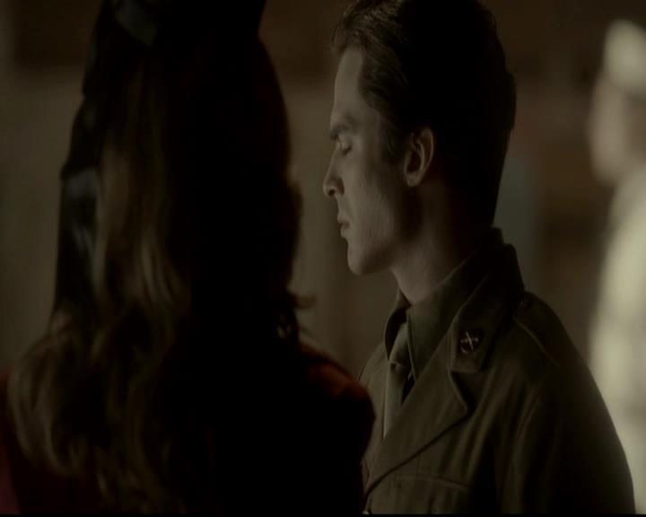 VampireDiariesWorld-dot-org_4x08WellAlwaysHaveBourbonStreet1943.jpg