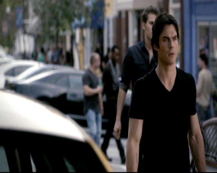 VampireDiariesWorld-dot-org_4x08WellAlwaysHaveBourbonStreet1978.jpg