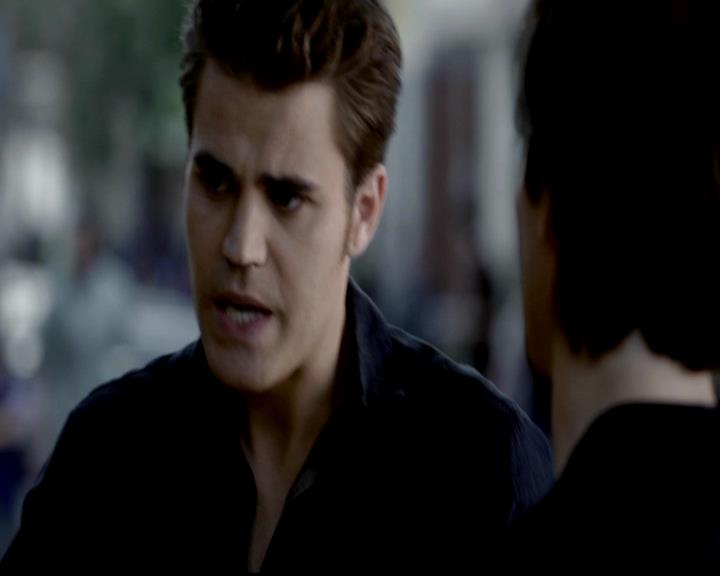 VampireDiariesWorld-dot-org_4x08WellAlwaysHaveBourbonStreet1982.jpg