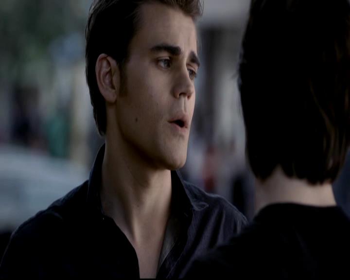 VampireDiariesWorld-dot-org_4x08WellAlwaysHaveBourbonStreet1988.jpg