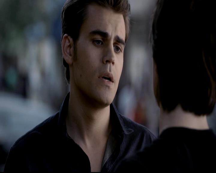 VampireDiariesWorld-dot-org_4x08WellAlwaysHaveBourbonStreet1990.jpg