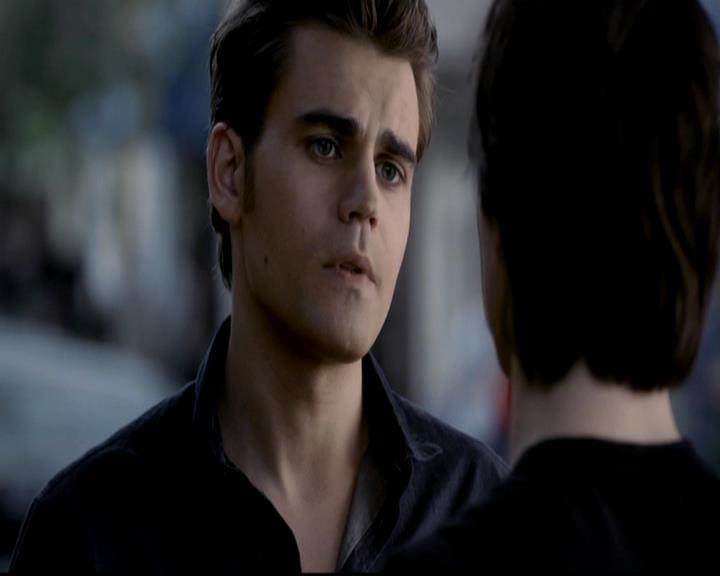 VampireDiariesWorld-dot-org_4x08WellAlwaysHaveBourbonStreet1991.jpg